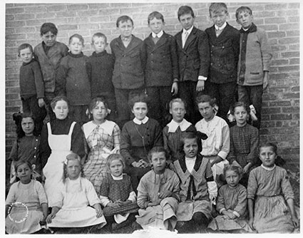 973.230.001 - Photo, Hartman School, S.S. #1, 1910/1912