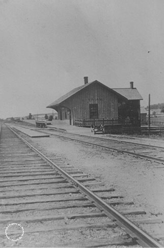988.033.001 - Photo, Vivian Train Station, c. 1905