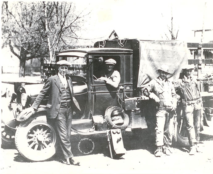 R998.055.001 - Photo, Bethesda & Stouffville telephone repair crew, 1931